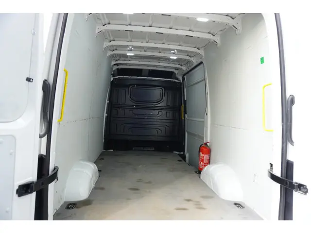 Volkswagen Crafter 35 177pk RWD L3H3/L2H2 Navigatie Apple Carplay Camera 3500kg Trekhaak