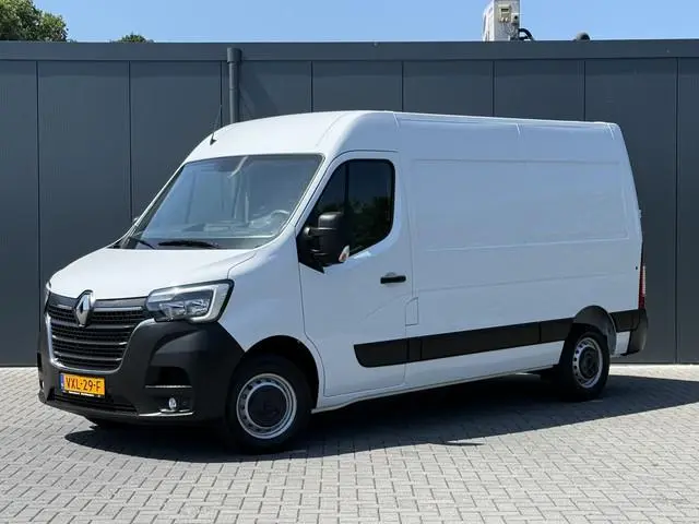 Renault Master 2.3 dCi 136 PK / L2H2 / 1e EIG. / TREKHAAK / AIRCO / CRUISE / NAVI / CAMERA / 3-ZITS...