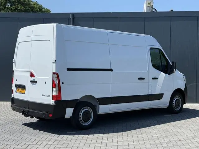 Renault Master 2.3 dCi 136 PK / L2H2 / 1e EIG. / TREKHAAK / AIRCO / CRUISE / NAVI / CAMERA / 3-ZITS...