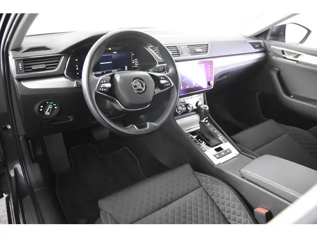 ŠKODA Superb Combi 2.0 TDI *1ste Eigenaar*Navigatie*Stoelverwarming*