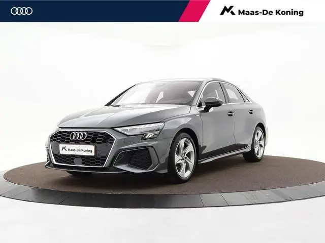 Audi A3 Limousine 30 TFSI 110pk S-Tronic S Edition · Apple/Android Car Play · Parkeerassistent · Cru...