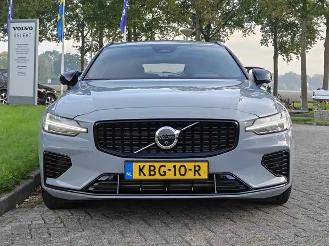 Volvo V60 T8 455PK Plug-in hybrid AWD Plus Dark | BLIS | ACC | Trekhaak | Pano | HUD | H&K | Elektr....