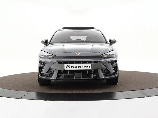 CUPRA Leon 1.5 TSI 204pk DSG e-Hybrid VZ Performance · Panoramadak · Camera · Keyless · Dodehoek Det...