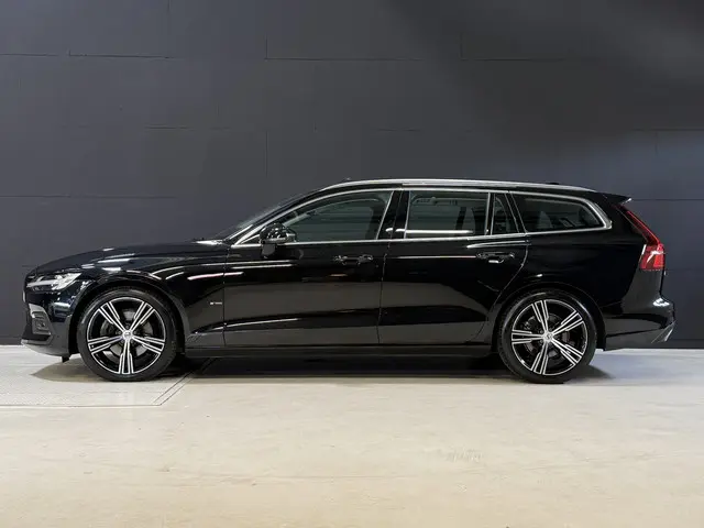 Volvo V60 2.0 B3 R-Design | Trekhaak | Panoramadak | Apple Carplay | Leder