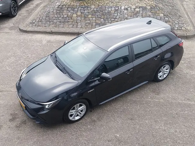 Toyota Corolla Touring Sports 1.8 Hybrid 1e EIGENAAR NAVI ADAPT CRUISE CAMERA LED NAVI ECC
