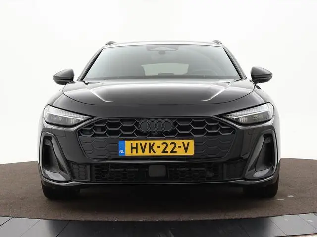 Audi A5 Avant 2.0 299pk S-tronic e-hybrid Quattro S edition · Camera · Wegklapbare Trekhaak · Apple/...
