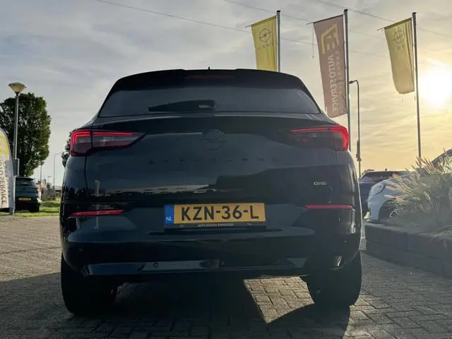 Opel Grandland 1.6 Turbo Plug-In Hybrid 4x4 GSe Rijklaar! | 300pk! 4x4 | Lederen bekleding met stoel...