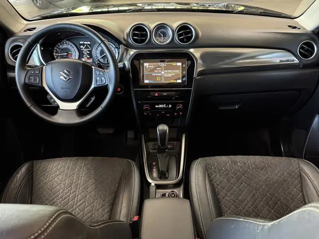 Suzuki Vitara 1.4 Boosterjet AllGrip Comfort | Trekhaak | Pano | 17" | Carplay | Camera | ACC | Dode...