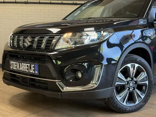 Suzuki Vitara 1.4 Boosterjet AllGrip Comfort | Trekhaak | Pano | 17" | Carplay | Camera | ACC | Dode...