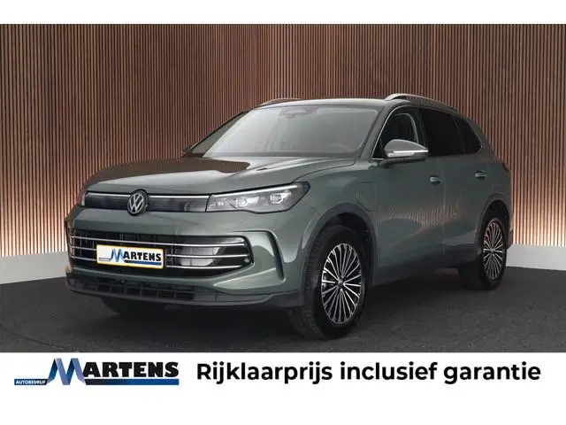 Volkswagen Tiguan 1.5 eHybrid 204pk Elegance Trekhaak Camera Stoelverwarming Keyless Virtual Cockpit...