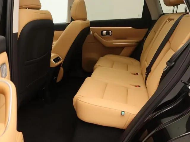 Leapmotor C10 Design REEV 28.4 kWh | VOORRAAD VOORDEEL | 4 JAAR GARANTIE | VAN € 42.350,- VOOR € 39....
