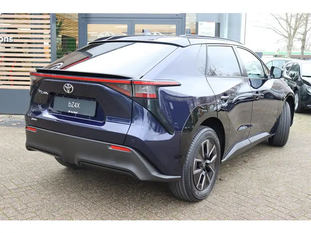 Toyota bZ4X Dynamic 73 kWh , Nieuw en direct leverbaar met €2.000,- inruilvoordeel