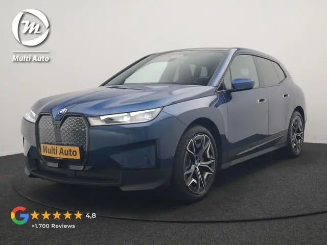 BMW iX xDrive40 Excellence 77 kWh 327pk | SOH 96,9% | Trekhaak Af Fabriek | Panodak Sky Lounge | Ada...