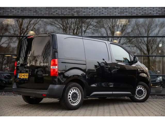 Toyota PROACE Electric Compact Standard Range Navigator , Carplay/Android auto,