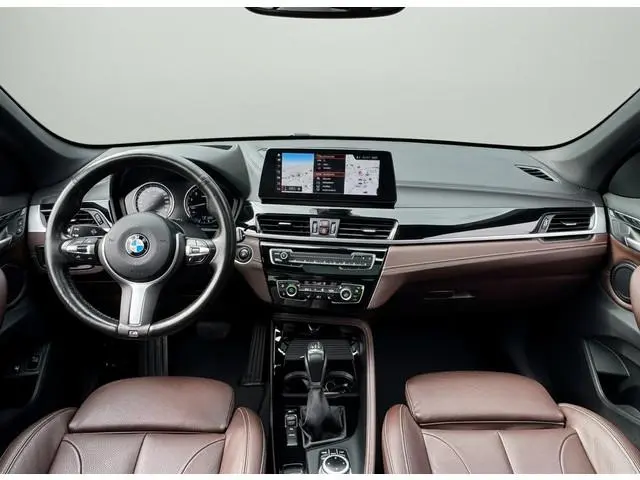 BMW X1 xDrive25e 221PK PHEV HIGH EXECUTIVE SPORT TREKHAAK/LEDER/HEAD-UP/PANORAMADAK**** PLUG-IN HYBR...
