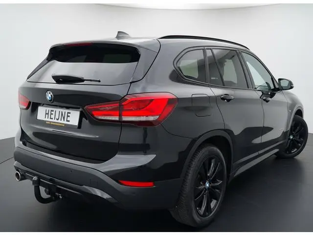 BMW X1 xDrive25e 221PK PHEV HIGH EXECUTIVE SPORT TREKHAAK/LEDER/HEAD-UP/PANORAMADAK**** PLUG-IN HYBR...