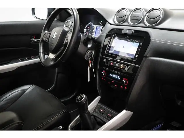 Suzuki Vitara 1.6 Limited Edition | HALF LEDER | STOELVERWARMING | CLIMA | CAMERA | 18"