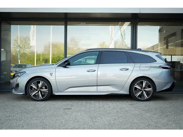 Peugeot 308 1.6 Plug-in Hybrid 225 GT / LED / 18'' / AGR / Winter / Elec Stoel / Alcantara / Massage...