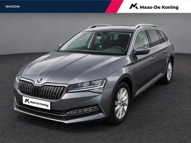 Skoda Superb Combi 1.4 TSI iV 218pk DSG Business Edition Plus  · Camera · Inklap. Trekhaak · Stoelve...