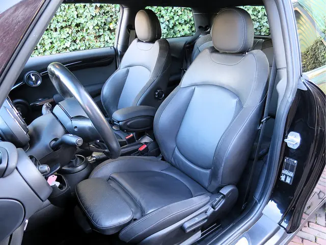 MINI Cooper 1.5 Chili F56 LCI NL-auto, Apple carPlay, Headup, HK, 17"