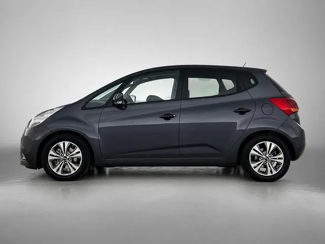 Kia Venga 1.6 CVVT ExecutiveLine | Camera | Parkeersensoren | Trekhaak | Navigatie