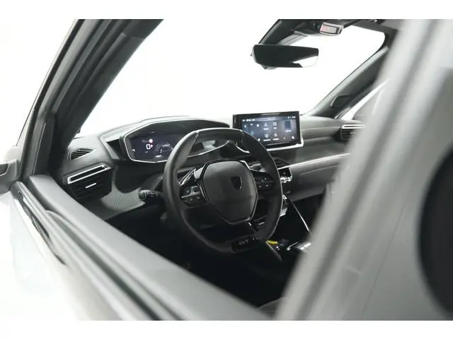 Peugeot 2008 PureTech 130 EAT8 GT | 360 Camera | Stoelmassage | Adaptieve Cruise Control | Dodehoekd...