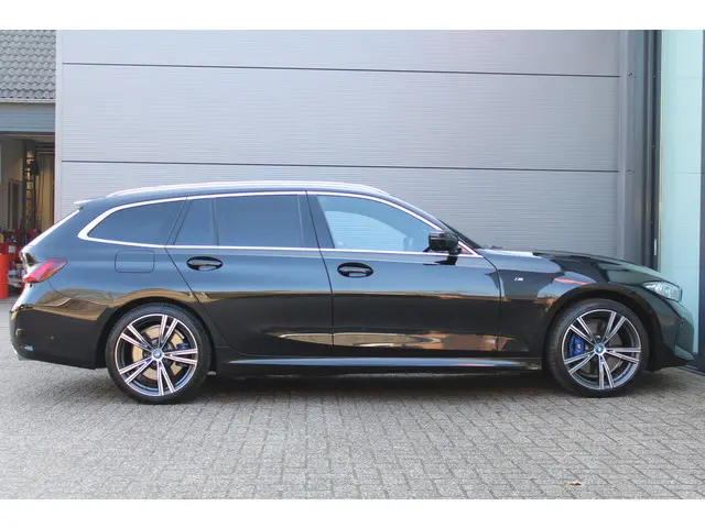 BMW 3-serie Touring 330e M Sport | Adaptieve cruise | Leder | 360 Camera | 