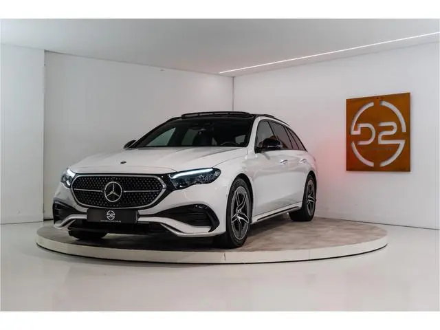 Mercedes-Benz E-klasse Estate 300 e Premium AMG 313PK | Pano | Sfeer | Trekhaak | Night | ACC&Dodeho...