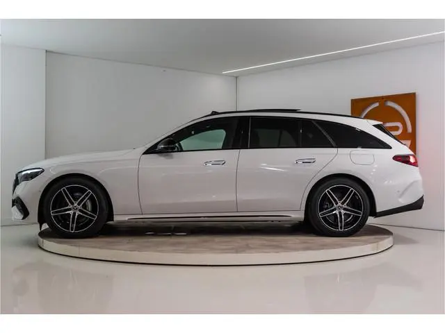 Mercedes-Benz E-klasse Estate 300 e Premium AMG 313PK | Pano | Sfeer | Trekhaak | Night | ACC&Dodeho...