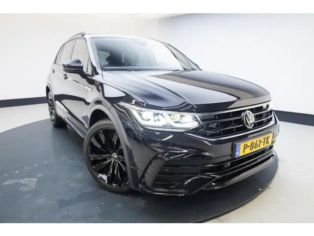Volkswagen Tiguan 1.5 TSI R-Line Business+ | Panorama dak | Trekhaak |