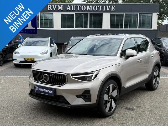 Volvo XC40 1.5 T4 Plug-in hybrid Plus Bright VOLVO DEALER ONDERHOUDEN | PANO| 360 CAMERA| HARMAN KAR...