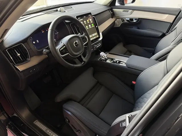 Volvo XC90 2.0 T8 456 PK 12/25 Bowers & Wilkins LUCHTVERING 12/25  AWD  7P ULTRA DARK SCHUIFDAK   EL...