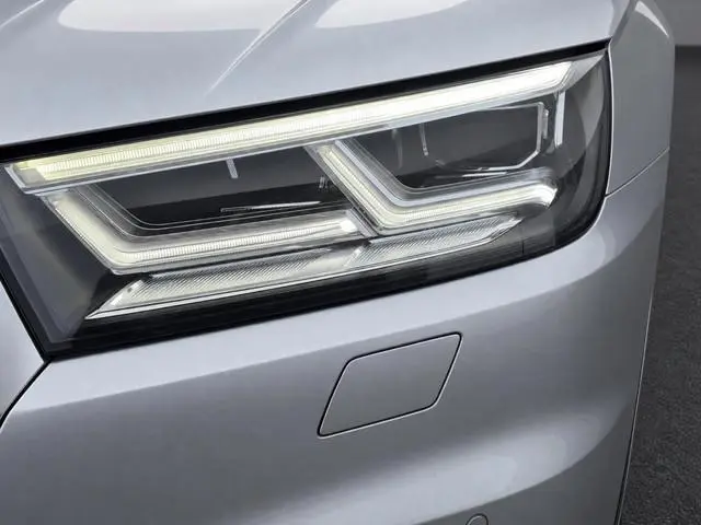 Audi Q5 2.0TFSI/252PK quattro S Line Edition · Panoramadak · Leder · Trekhaak · Camera · Luchtvering...