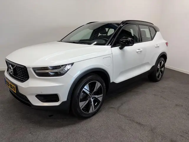 Volvo XC40 1.5 T5 Recharge R-Design Trekhaak 1800kg/ Sunroof/ Stuur &Stoelverw./ Camera