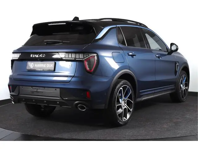 Lynk & Co 01 1.5 PHEV 261PK MY23 | Afn. Trekhaak | Donkere hemel | 360 Camera | 7.4 kWh boordlader |...