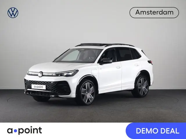 Volkswagen Tiguan 1.5 eHybrid R-Line Edition 204PK | Automaat (DSG) | Black Style | Panoramadak | 20...