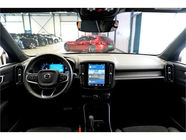 Volvo XC40 Recharge P8 AWD 300kW/408pk Aut. R-Design ADAPT.CRUISE + EL.TREKHAAK + WARMTEPOMP + 360 C...