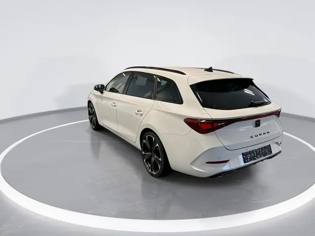 CUPRA Leon Sportstourer 1.4 e-Hybrid 245pk DSG VZ Business · SOH 95% · Stuur- & Stoelverwarming · Ke...