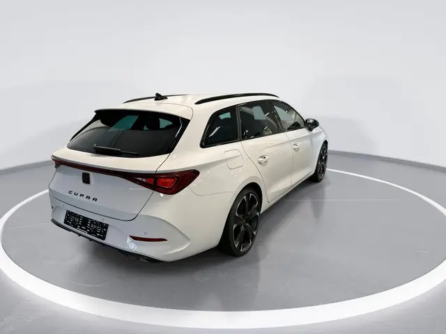 CUPRA Leon Sportstourer 1.4 e-Hybrid 245pk DSG VZ Business · SOH 95% · Stuur- & Stoelverwarming · Ke...