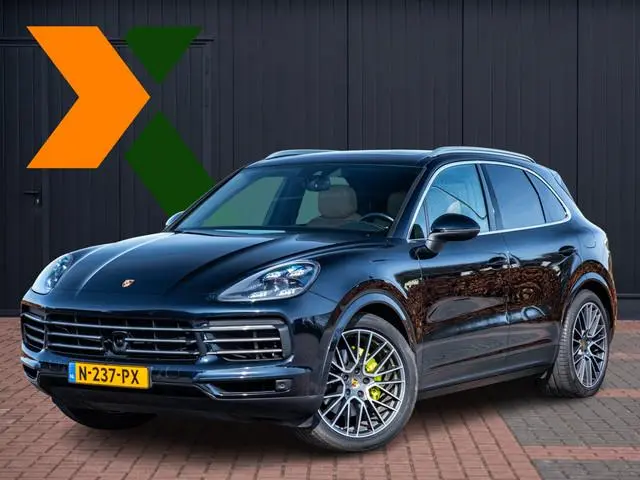 Porsche Cayenne 3.0 E-Hybrid Aut. | Panodak | SportChrono | Softclose | 20” LM | CarPlay | Luchtveri...