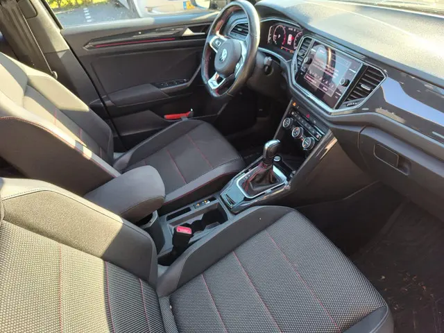 Volkswagen T-Roc 1.5 TSI 150pk DSG Sport Business R Panoramadak Keyless Camera Stoelverwarming