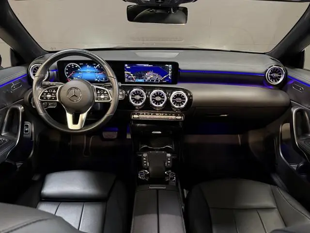 Mercedes-Benz CLA-klasse Shooting Brake 180 Luxury Line | Panoramadak | Leder | Camera | Sfeerverlic...