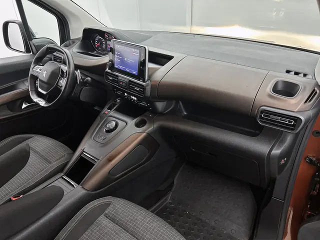 Peugeot Rifter Long 1.2 131PK Automaat GT 7pers. * Distributie vv.bij 95Dkm * / Trekhaak / Airco-ecc...