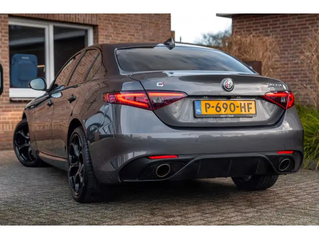 Alfa Romeo Giulia 2.0 T AWD Veloce 280pk Adaptive Camera Leder Stoel/Stuurverw. 19''