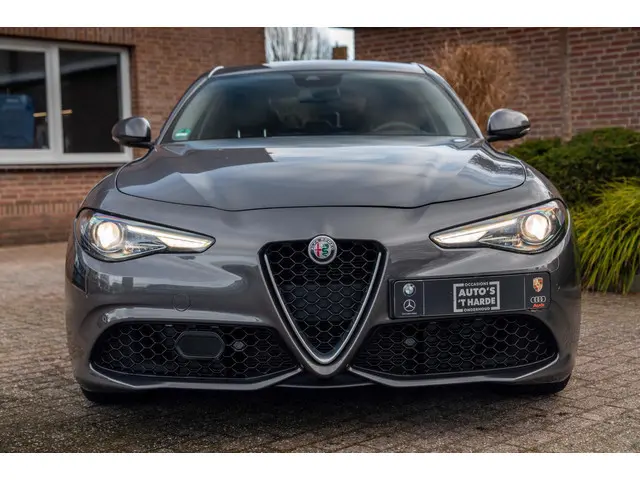 Alfa Romeo Giulia 2.0 T AWD Veloce 280pk Adaptive Camera Leder Stoel/Stuurverw. 19''
