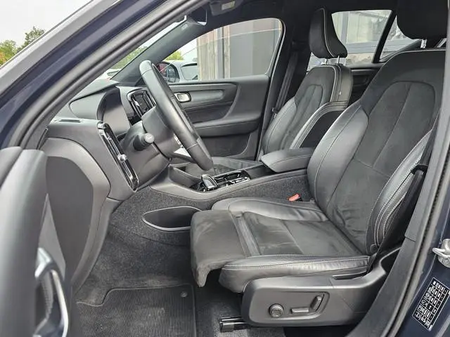 Volvo XC40 1.5 T4 Recharge Ultimate Dark PHEV | LED | Trekhaak | 360 camera | Elek. stoelen + mermor...