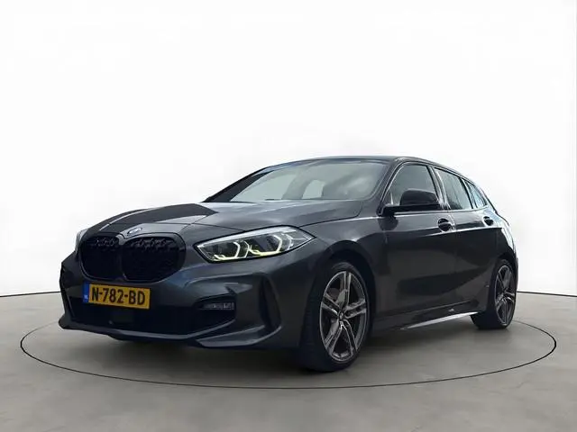 BMW 1-serie 118i 140PK Automaat M-Sport Camera Virtual Stuurverwarming