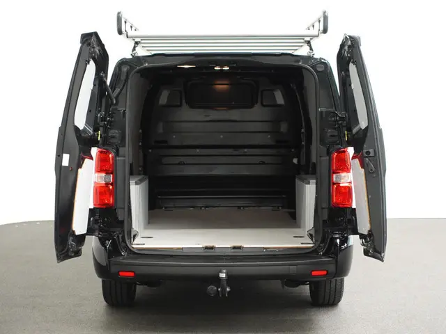 Peugeot Expert 180pk Automaat L3H1 Long Premium Navigatie Apple Carplay Trekhaak Imperiaal Airco Cru...