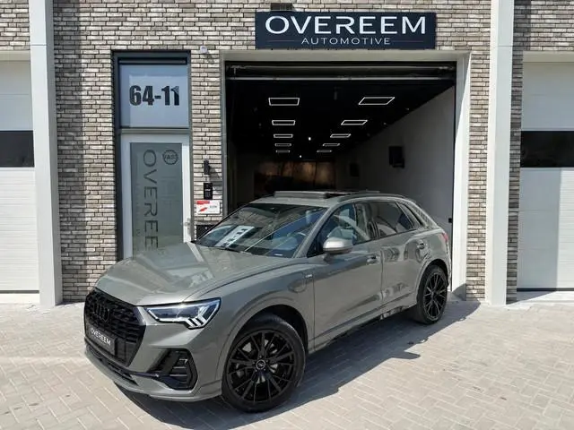 Audi Q3 45 TFSI e S edition | Pano | 20 Inch 'Black' | Elekt. voorstoelen geheugen | 360 Camera | Ve...