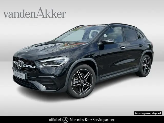 Mercedes-Benz GLA-klasse 250 e AMG // Trekhaak / Panoramadak // Keyless Entry // MultiBeam LED // Ca...